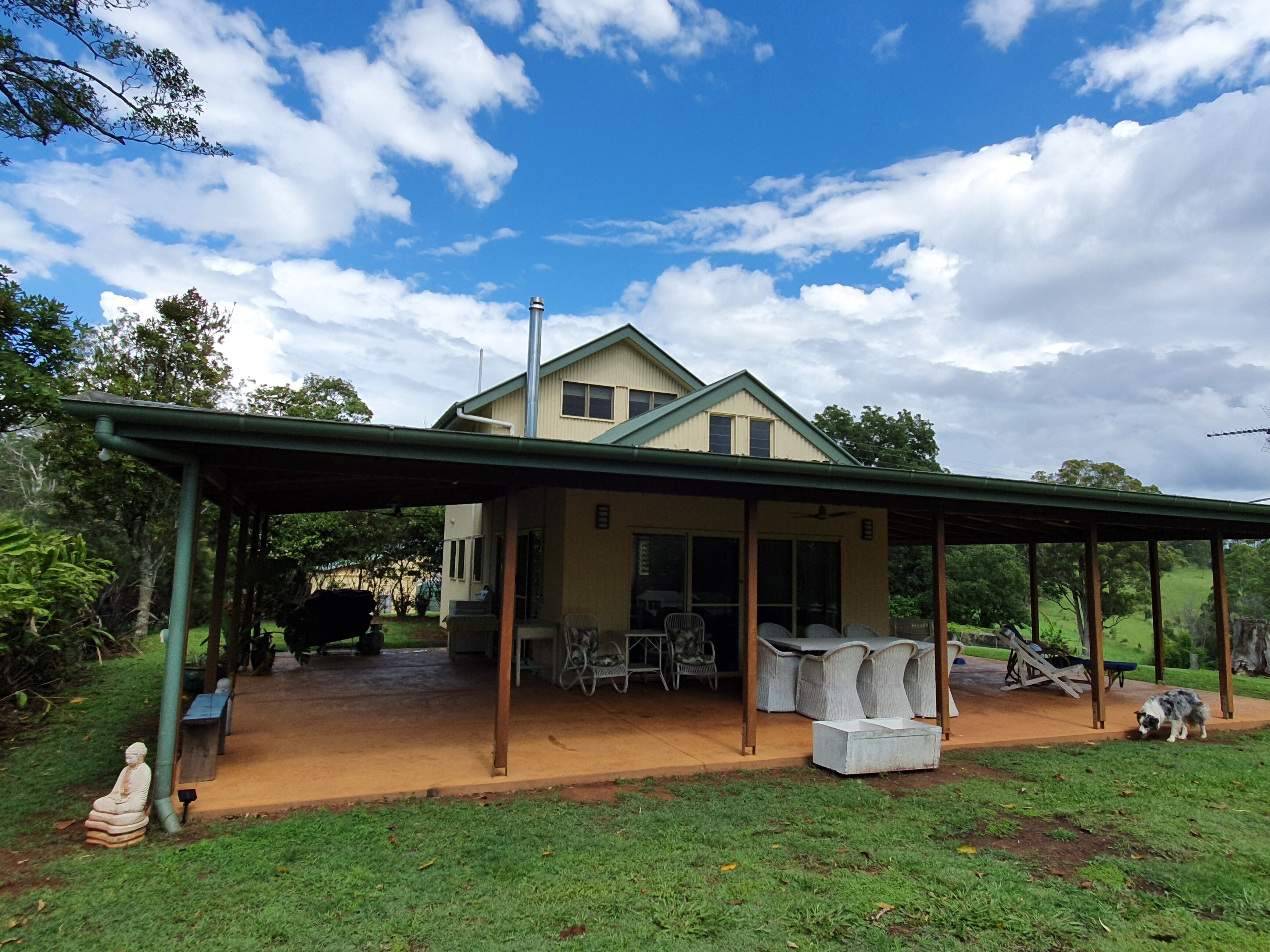 Farm Stay at Lillian Rock the Entire Building