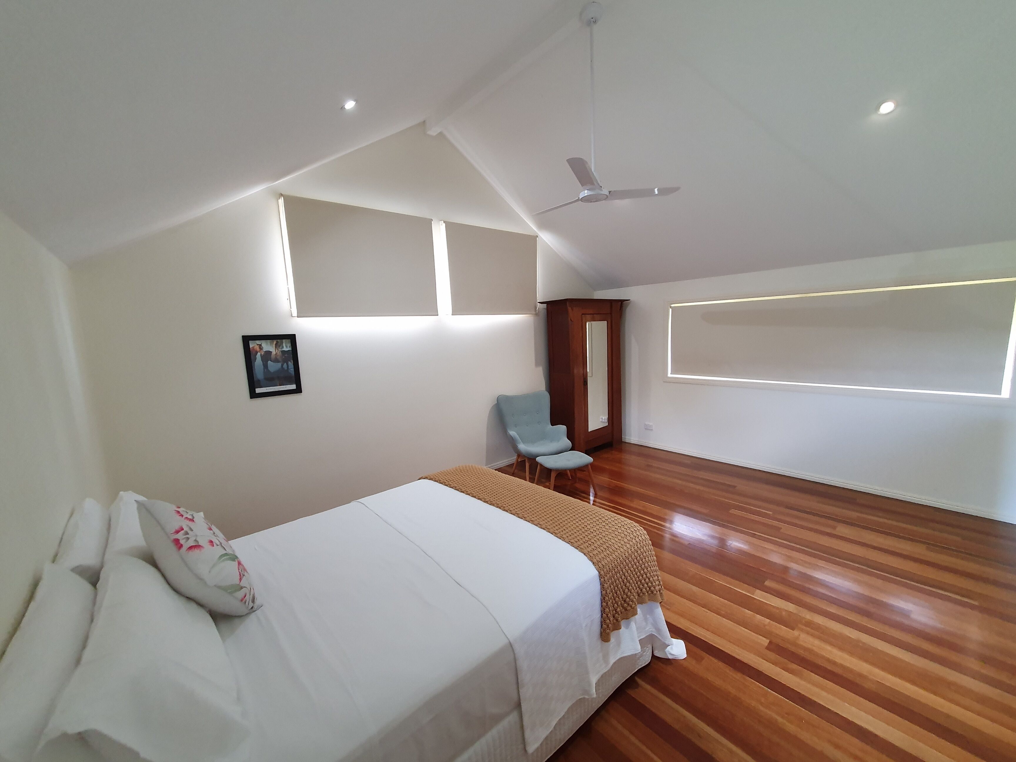 Farm Stay at Lillian Rock the Entire Building