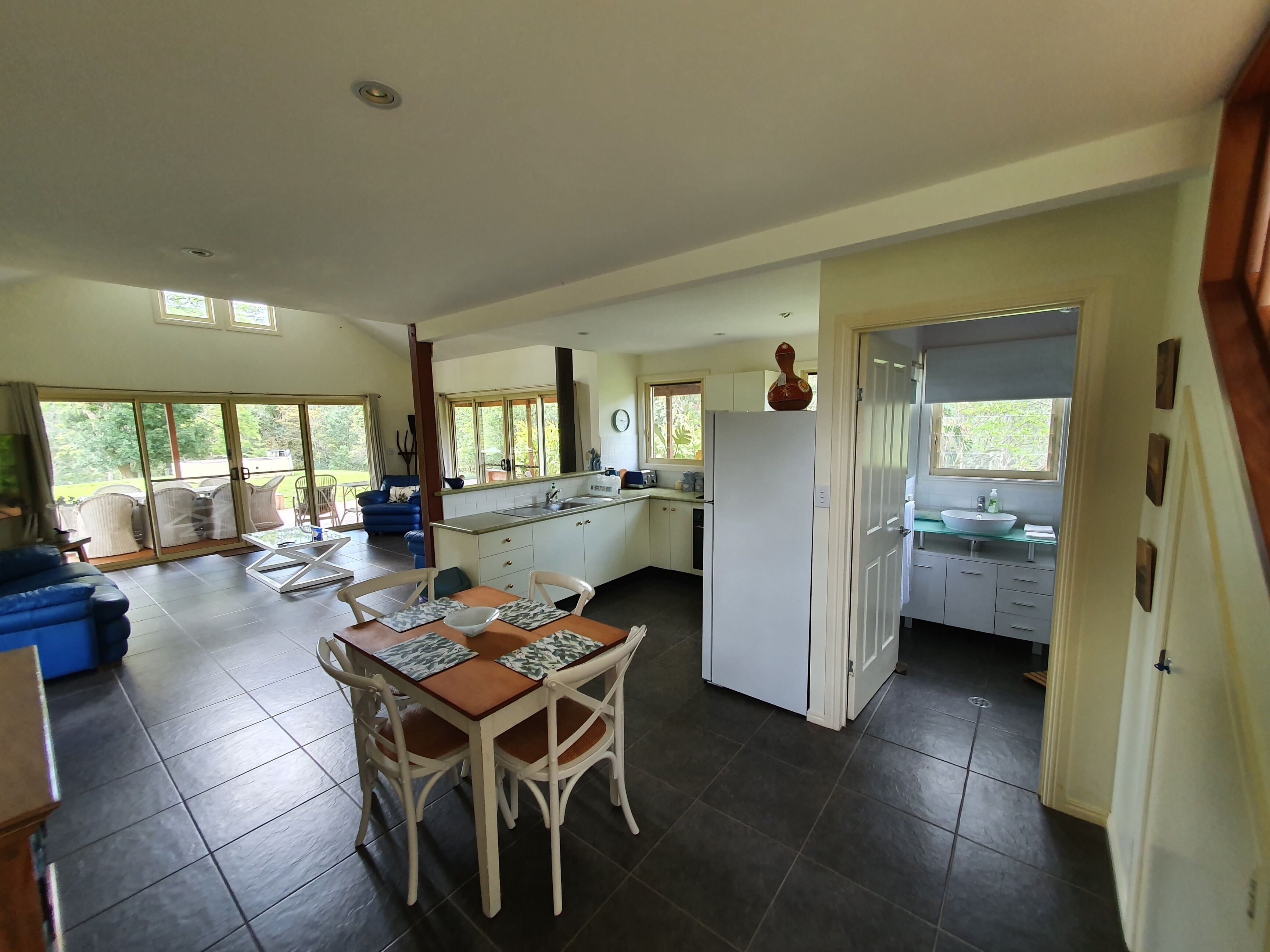 Farm Stay at Lillian Rock the Entire Building