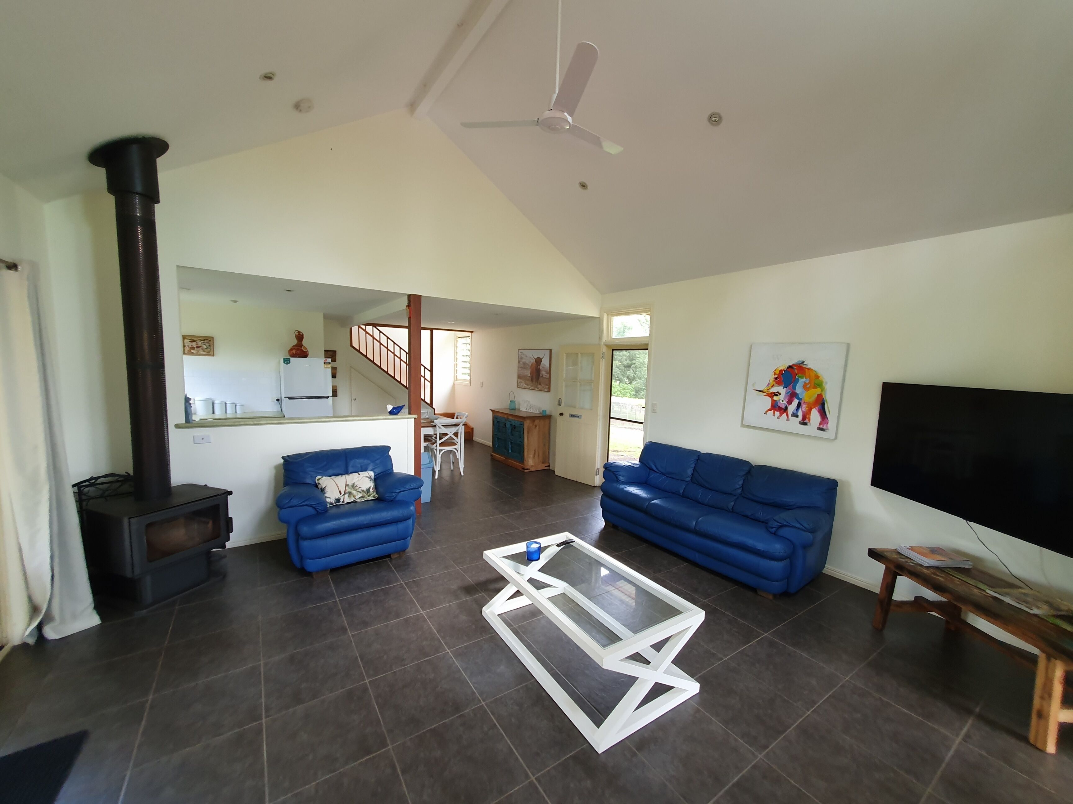 Farm Stay at Lillian Rock the Entire Building