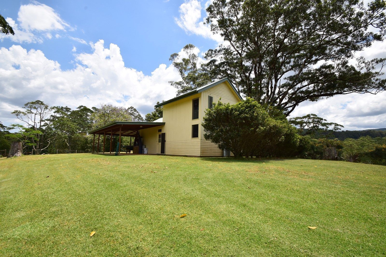 Farm Stay at Lillian Rock the Entire Building