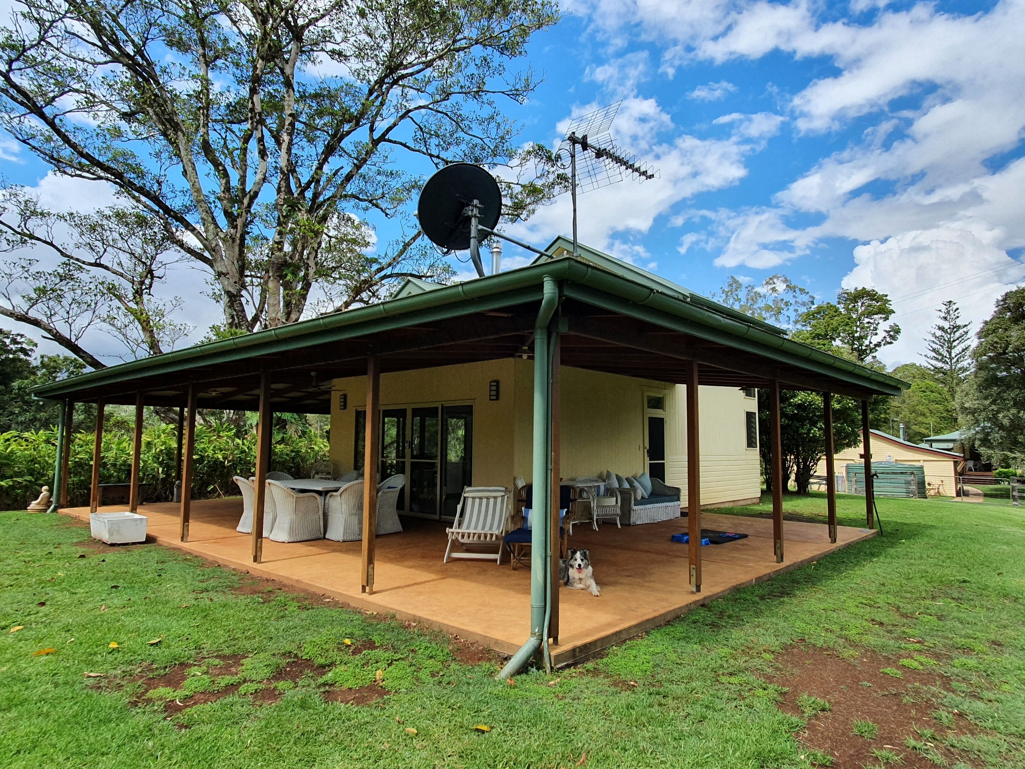 Farm Stay at Lillian Rock the Entire Building