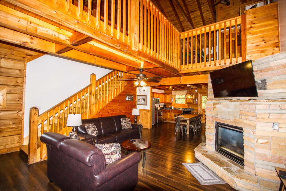 Stunning 5 BD/4 BA true log home close to town and venues.