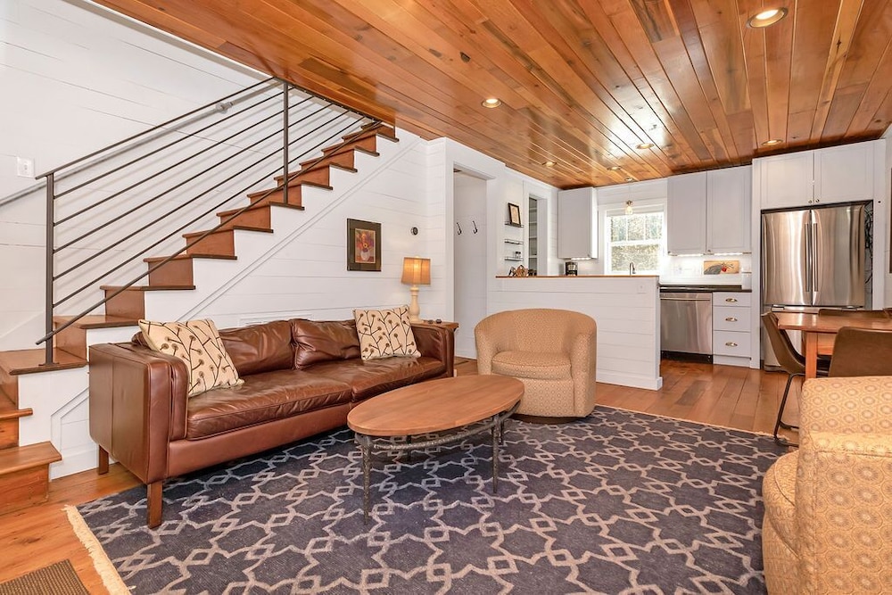 Lingerlong Main House Downtown Brevard