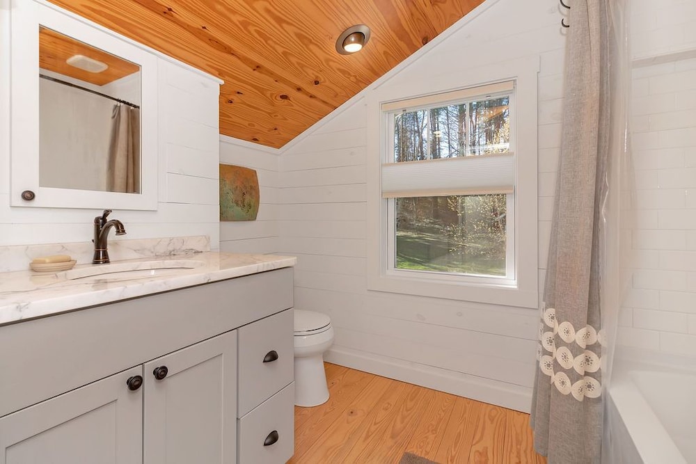 Lingerlong Main House Downtown Brevard