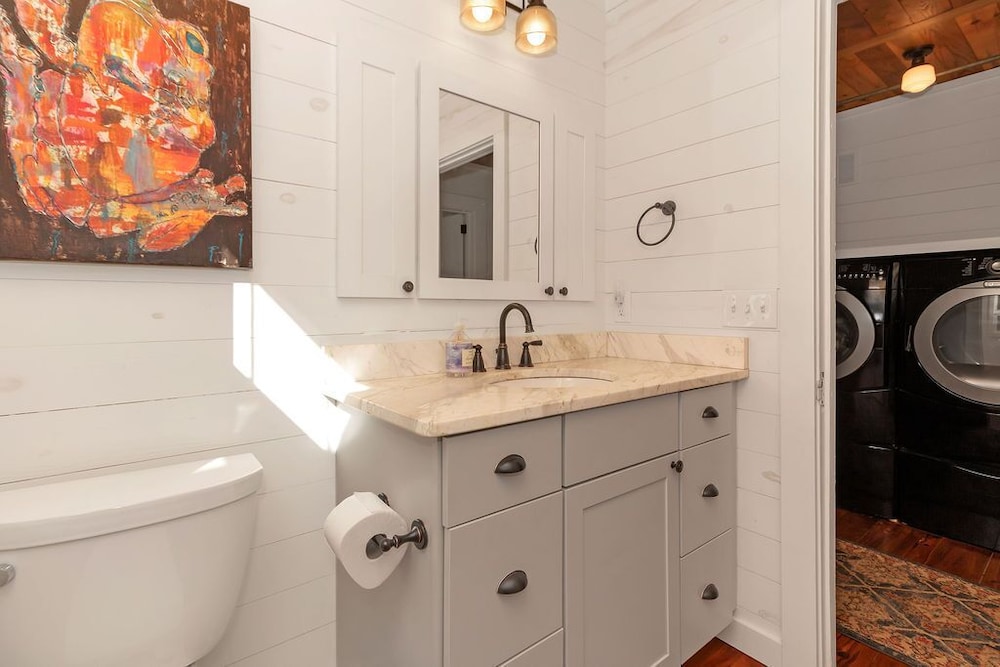 Lingerlong Main House Downtown Brevard