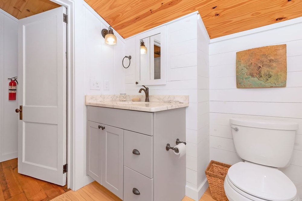 Lingerlong Main House Downtown Brevard