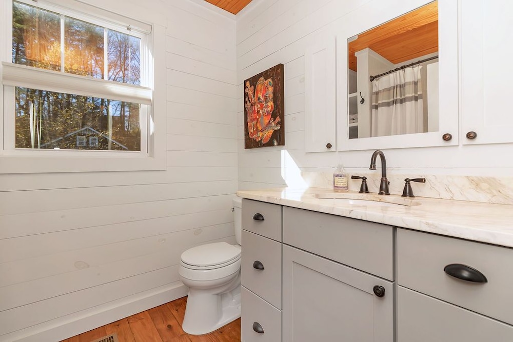 Lingerlong Main House Downtown Brevard