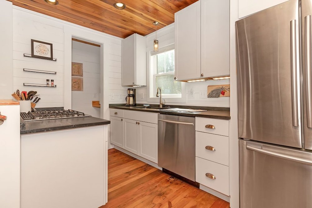 Lingerlong Main House Downtown Brevard