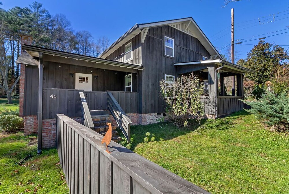 Lingerlong Main House Downtown Brevard