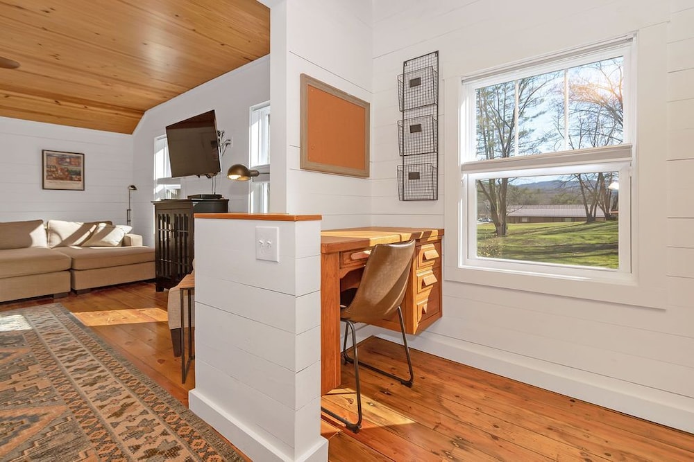 Lingerlong Main House Downtown Brevard