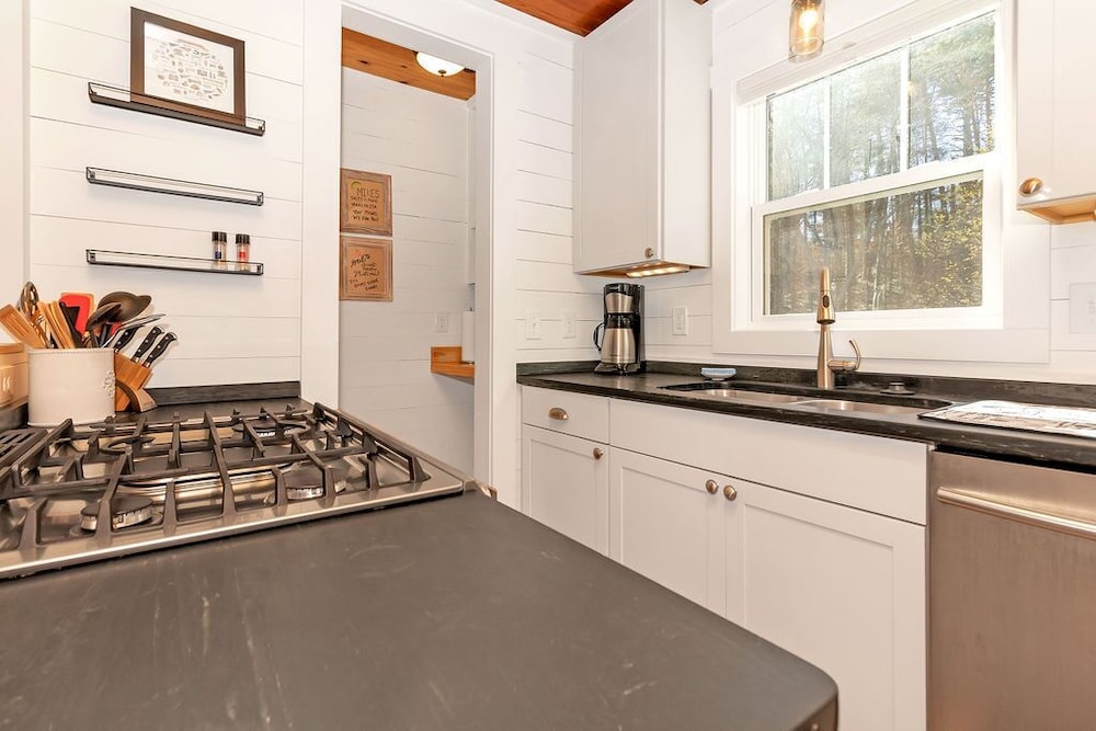 Lingerlong Main House Downtown Brevard