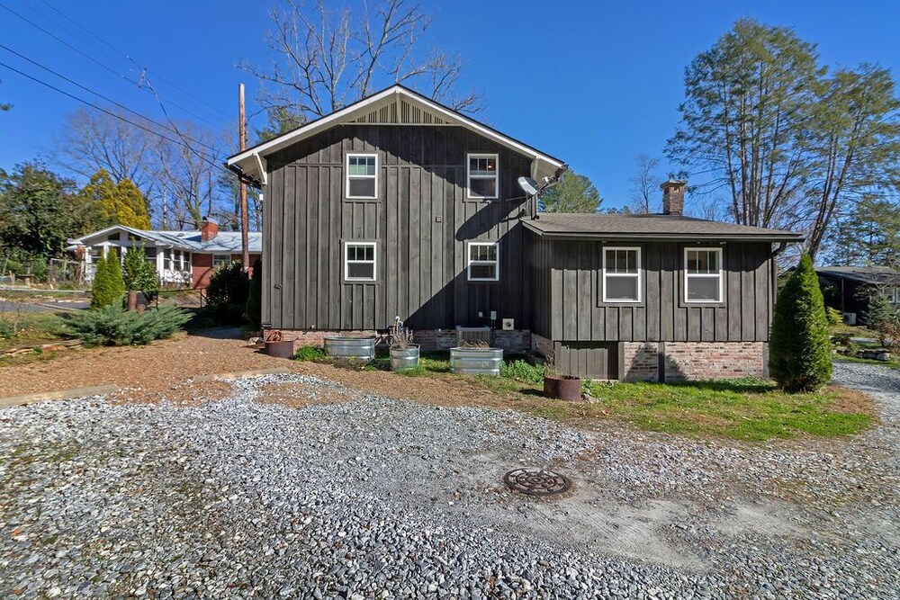 Lingerlong Main House Downtown Brevard