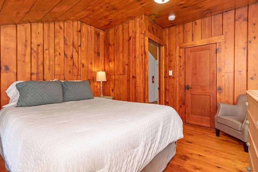 Lingerlong Main House Downtown Brevard