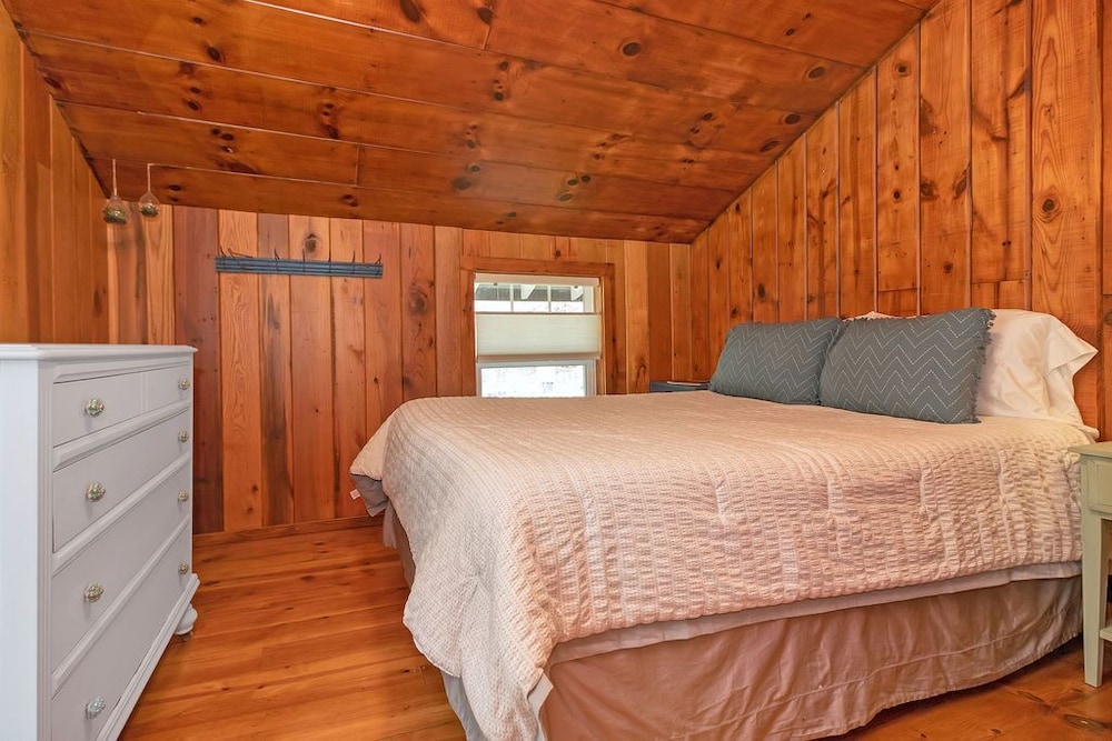 Lingerlong Main House Downtown Brevard