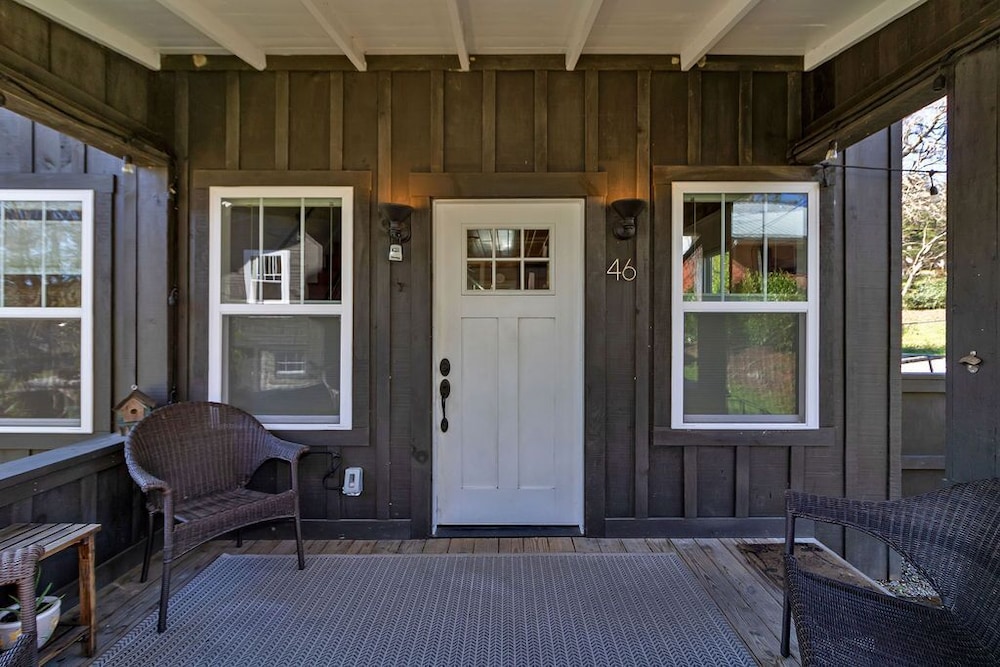 Lingerlong Main House Downtown Brevard