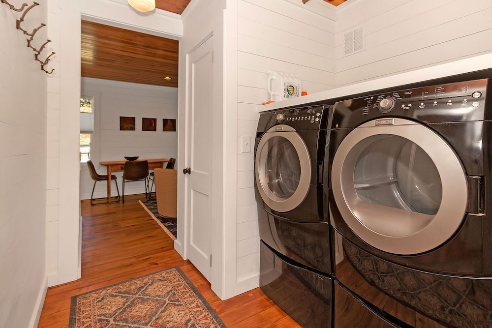 Lingerlong Main House Downtown Brevard