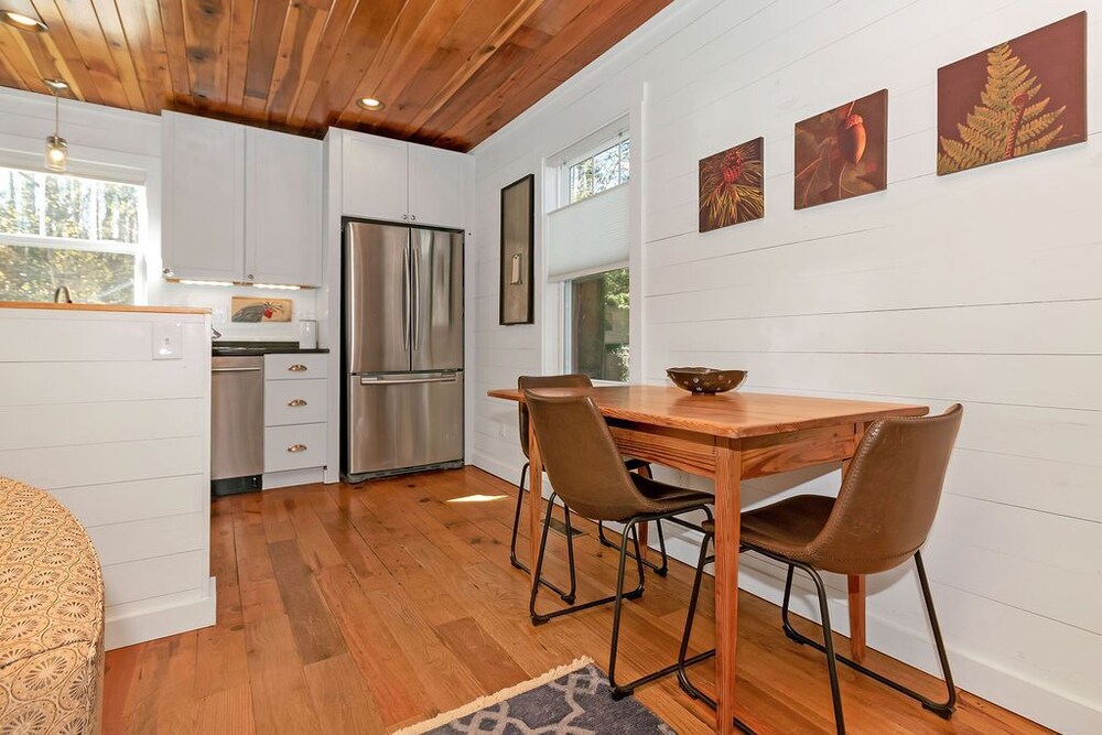 Lingerlong Main House Downtown Brevard