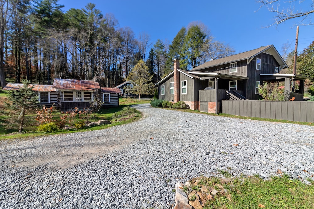 Lingerlong Main House Downtown Brevard