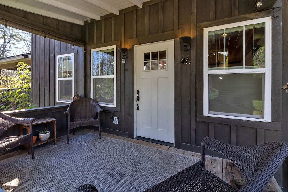 Lingerlong Main House Downtown Brevard