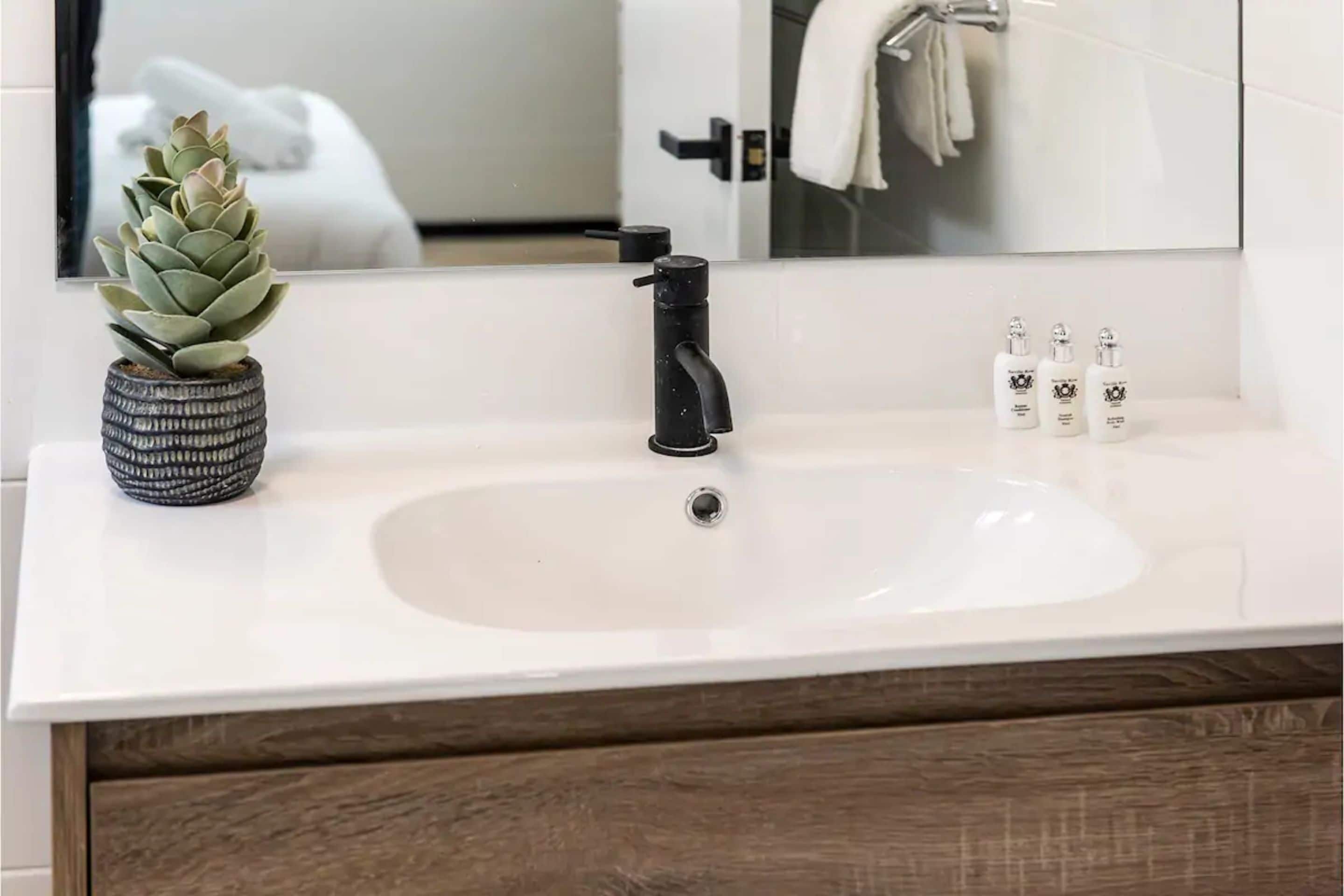 Contemporary 1 Bedroom Apartment Close To The City