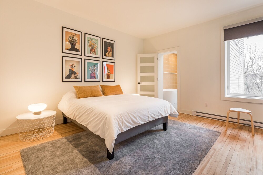 Strawberry Stays! Secret to sweet dreams! Montreal Vrbo