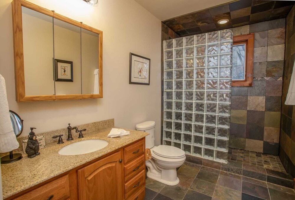 Upscale 3BR Mountain Lodge in Valle Crucis! Designer Furniture and Decor, Hot Tub, Views!