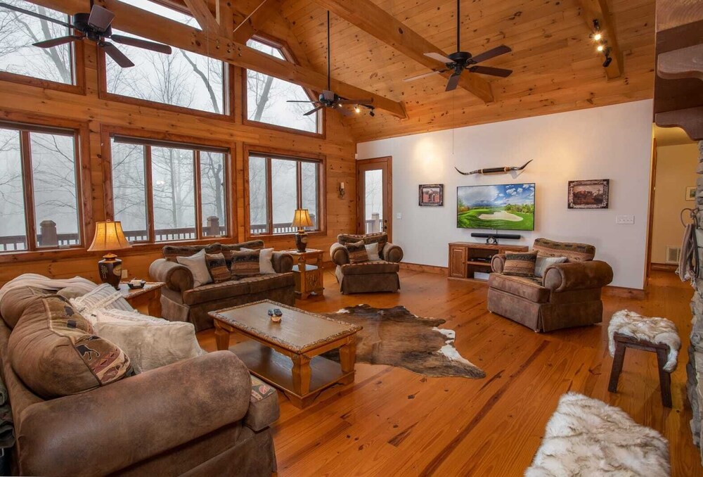 Upscale 3BR Mountain Lodge in Valle Crucis! Designer Furniture and Decor, Hot Tub, Views!