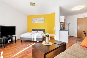 Studio, Balcony, Beachside | Iron/ironing board, free WiFi, bed sheets