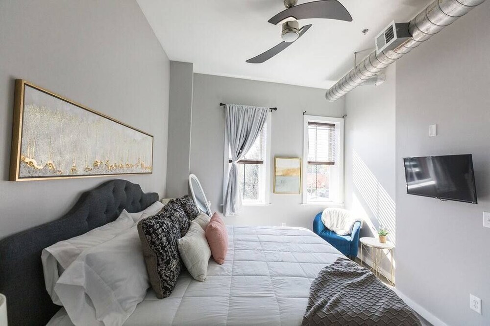 Beautiful Lively Loft in Downtown King Hosted by The Sanctuary Co