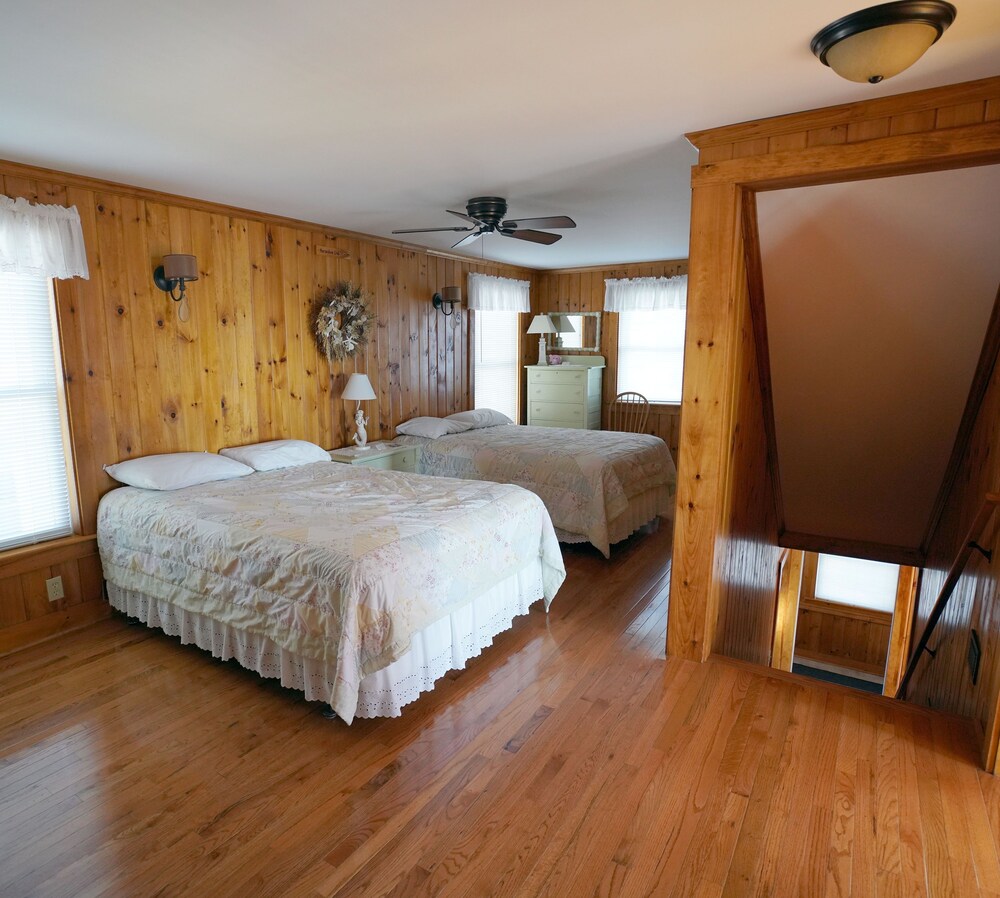 Beachfront Family Retreat Cottage and Carriage House Saco Vrbo
