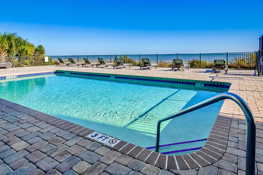 Stylish Family Getaway w/ Shared Pool, & Beach Access - Snowbird-Friendly