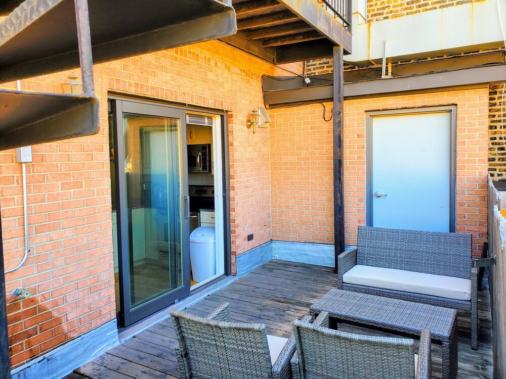 Oasis 2 #3 - Luxurious Penthouse 5br/2ba near McCormick Place & Wintrust Arena