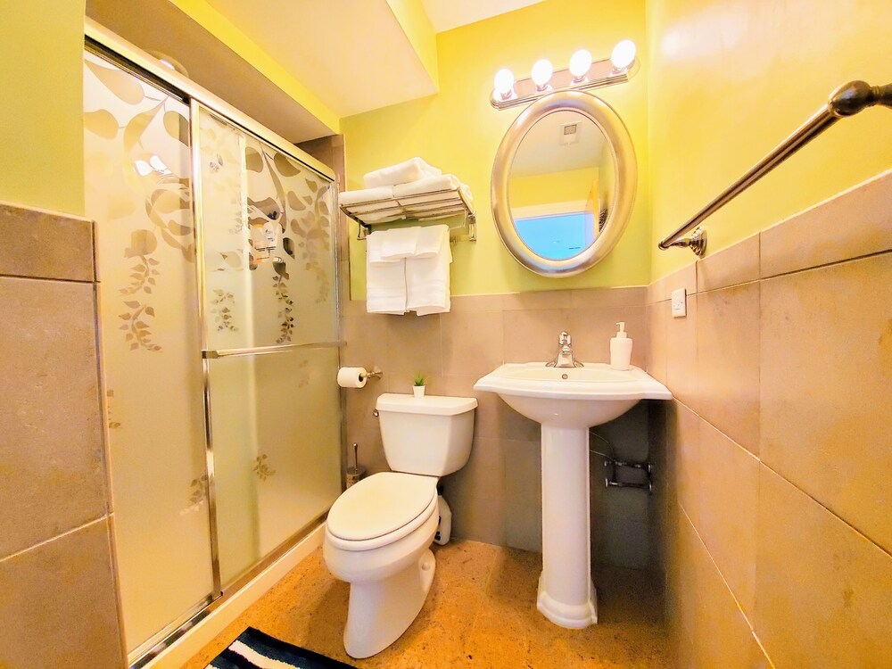 Oasis 2 #3 - Luxurious Penthouse 5br/2ba near McCormick Place & Wintrust Arena