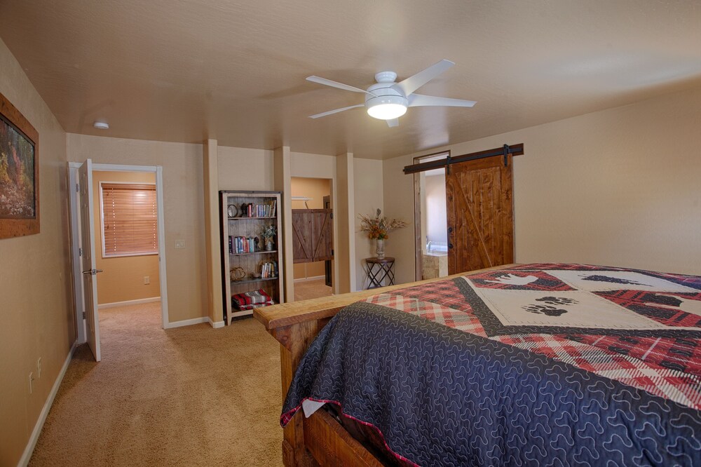 Goody's Getaway, Cabin nestled in the woods Deals & Reviews (Show Low