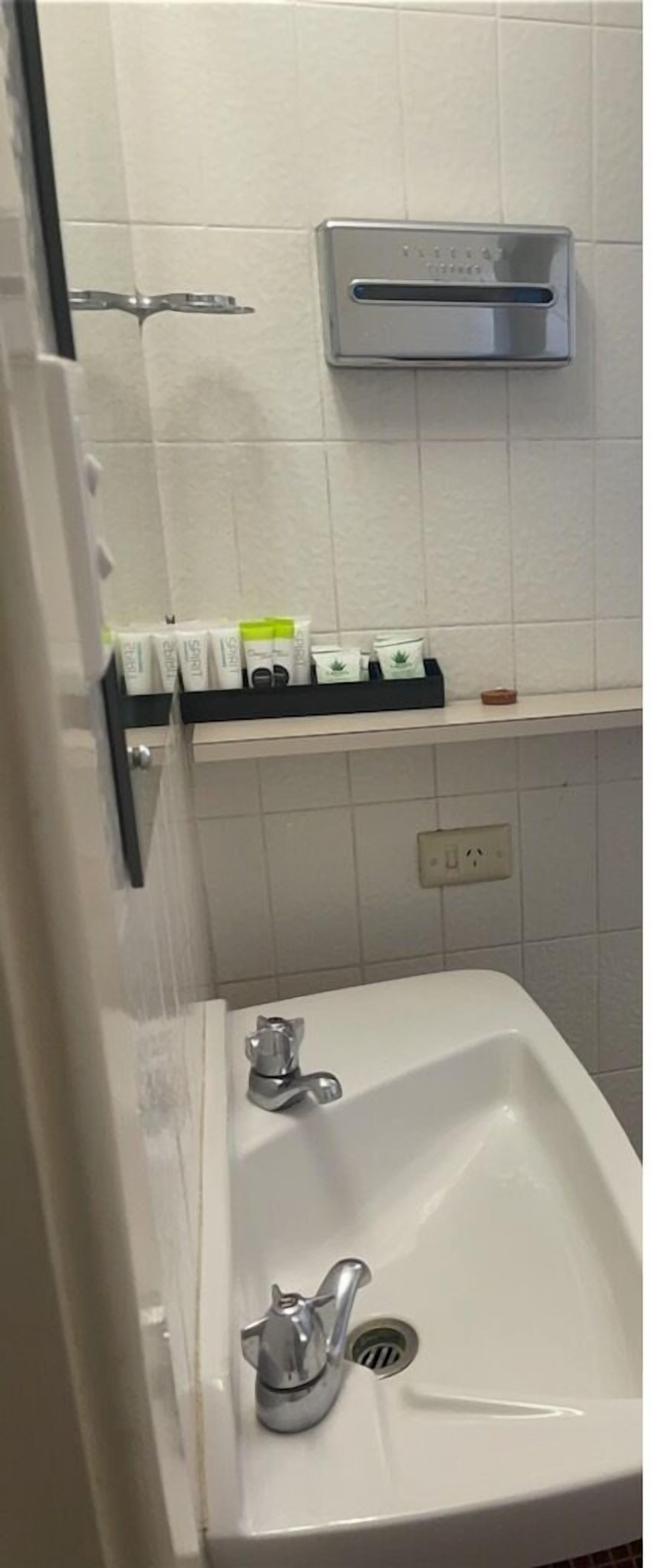 Lake Lefroy Motel and Bar