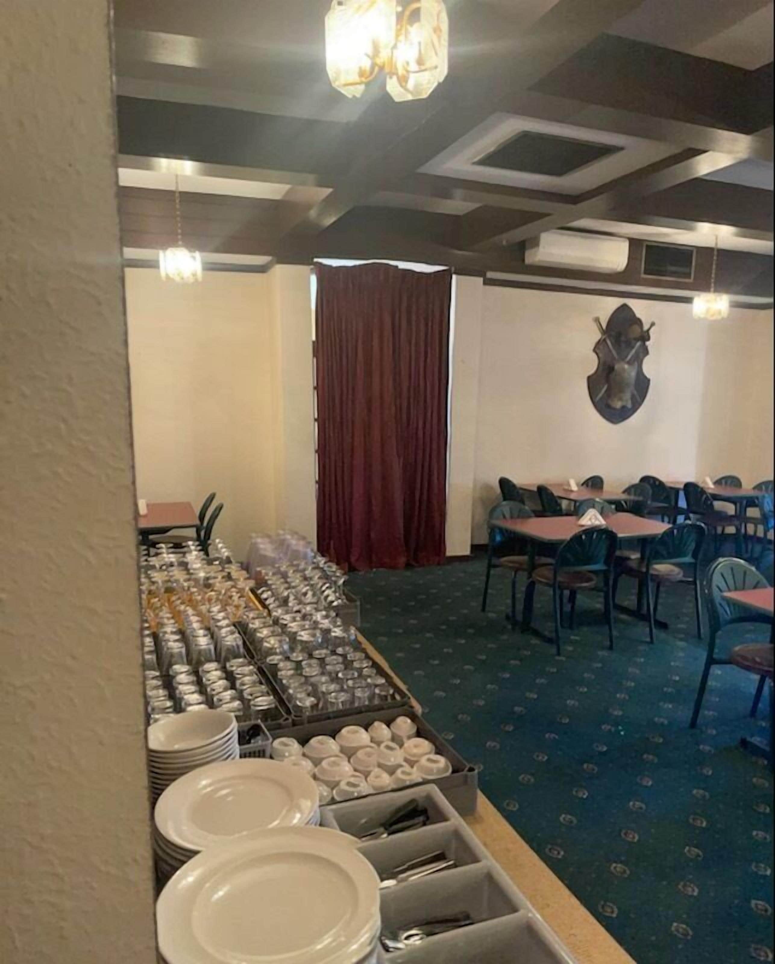 Lake Lefroy Motel and Bar