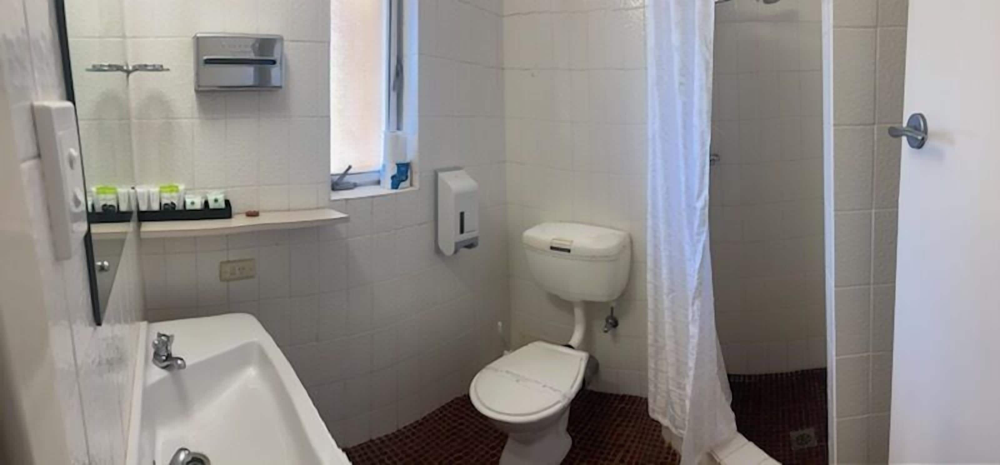 Lake Lefroy Motel and Bar