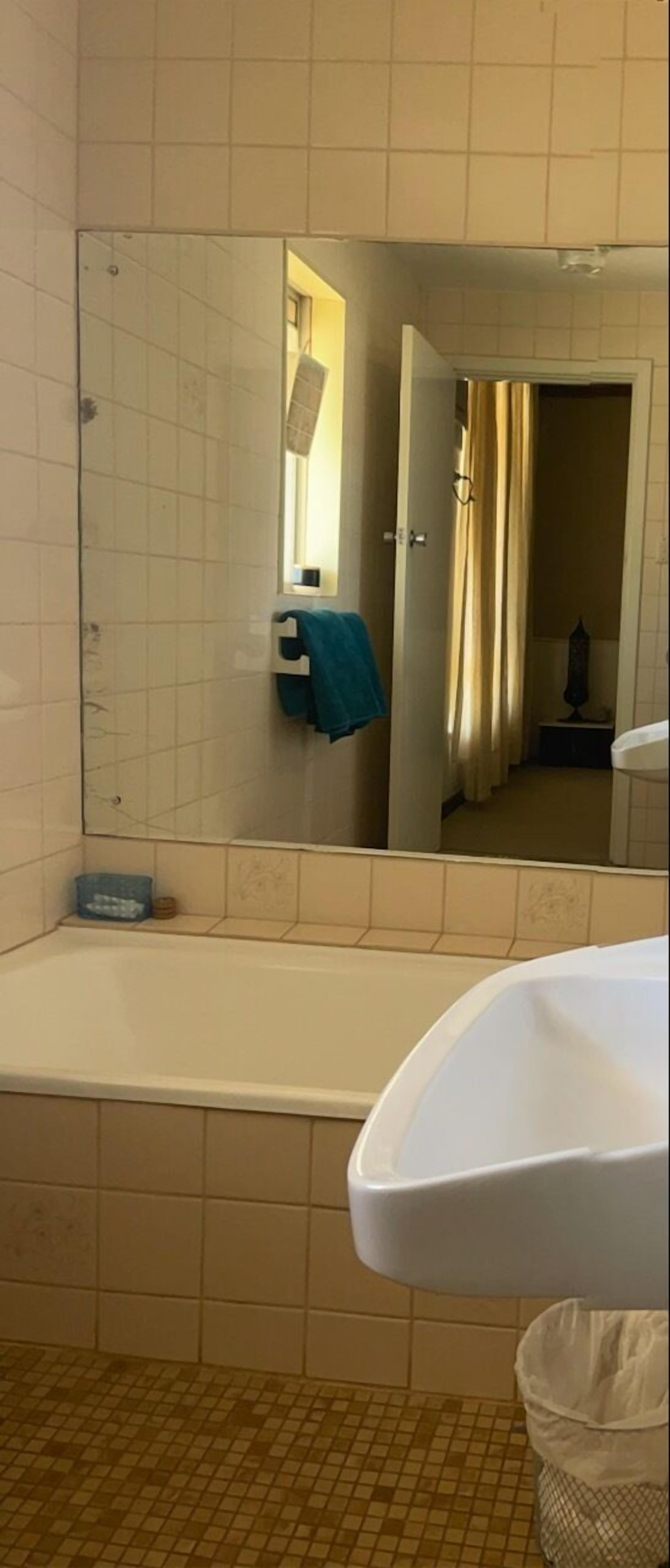 Lake Lefroy Motel and Bar