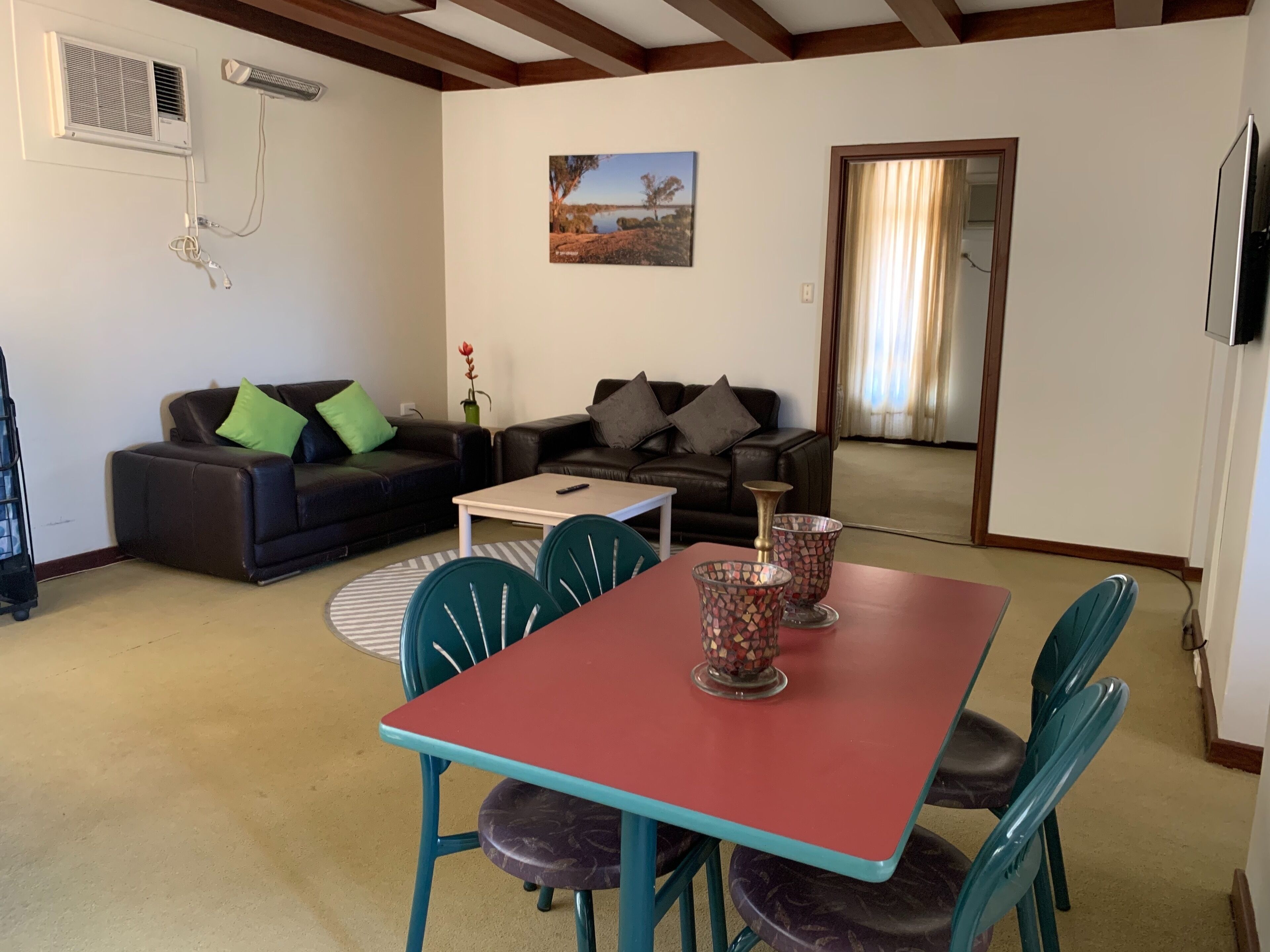 Lake Lefroy Motel and Bar