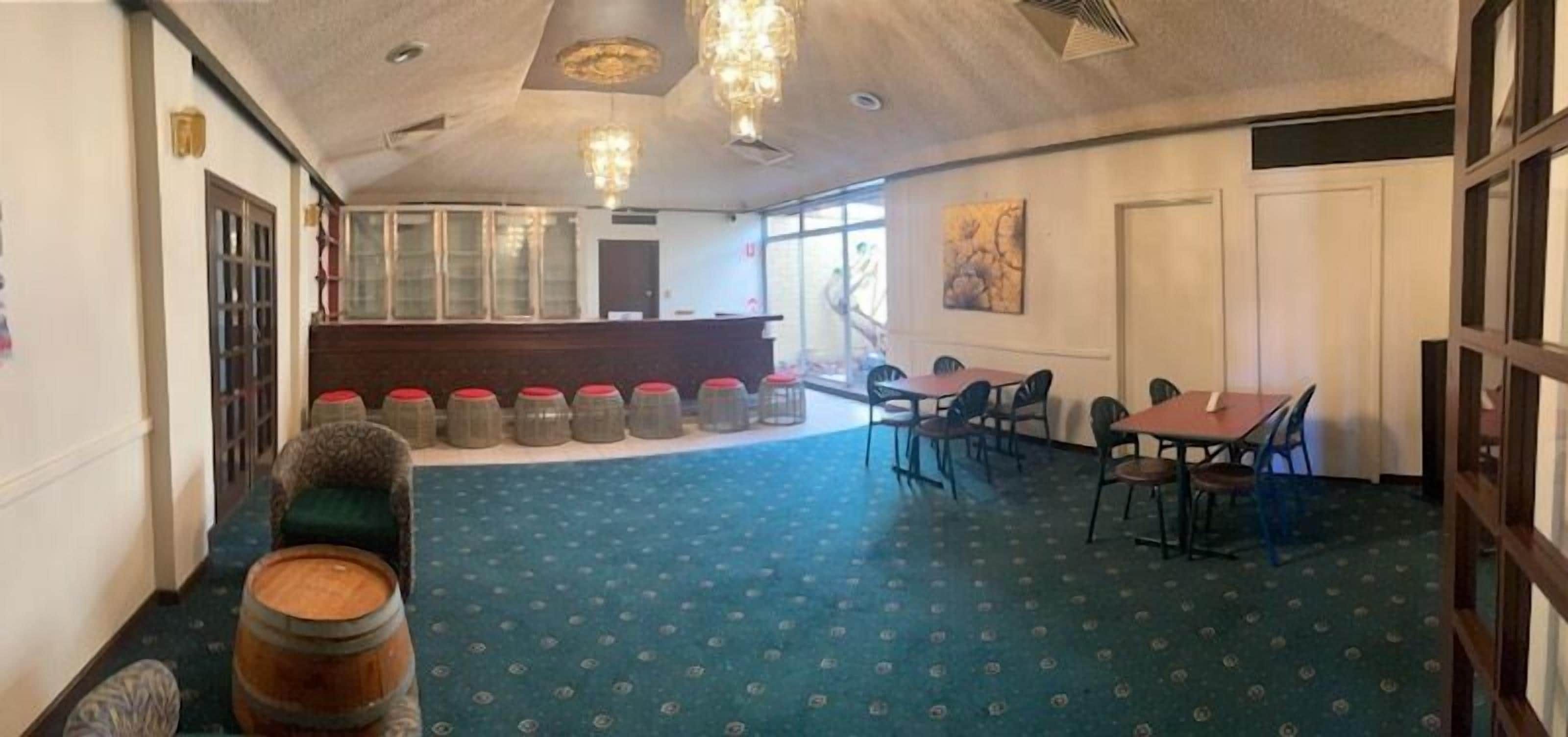 Lake Lefroy Motel and Bar