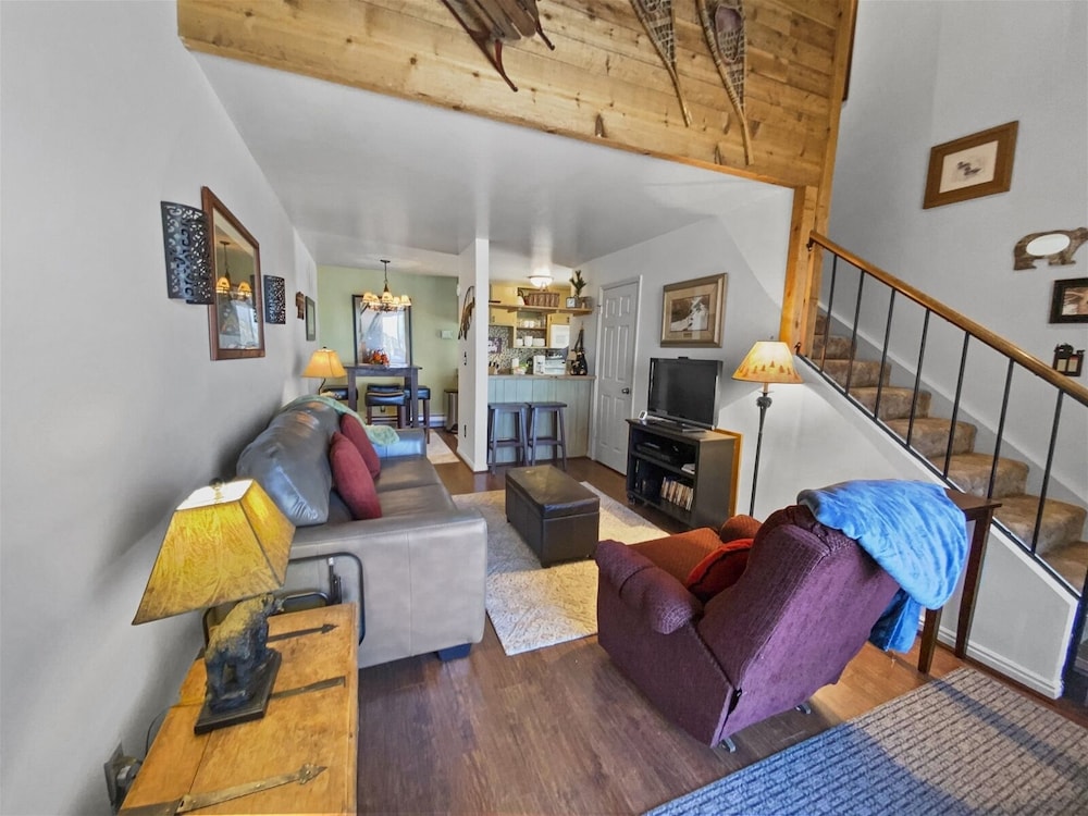 Fishing Bear Loft ,close to the lifts with Wood Burning Stove and view