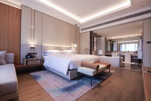 Club Suite, 1 Queen Bed | Down comforters, minibar, in-room safe, desk