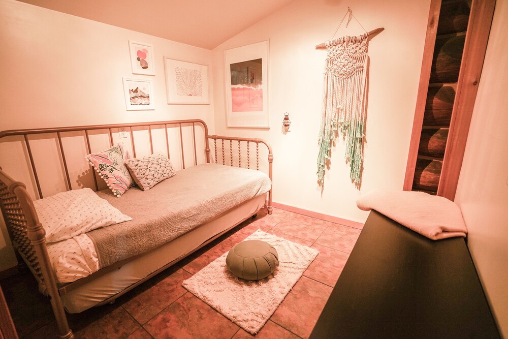 Wild Oyster Lodge on Hood Canal Breathtaking Water Views, Beach, & Hot