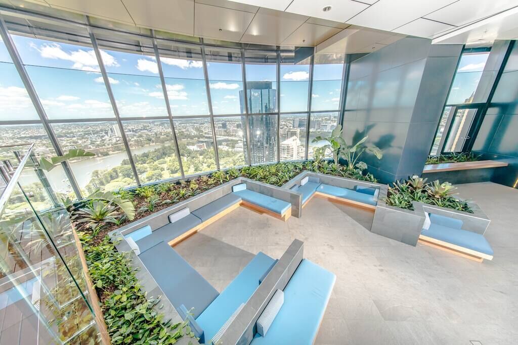 Cozy & Modern 2 Bedroom Apt With Parking and Pool!