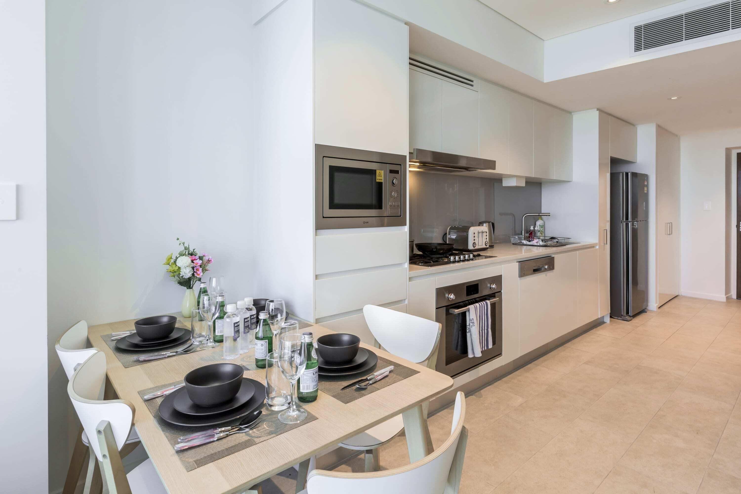 Cozy & Modern 2 Bedroom Apt With Parking and Pool!