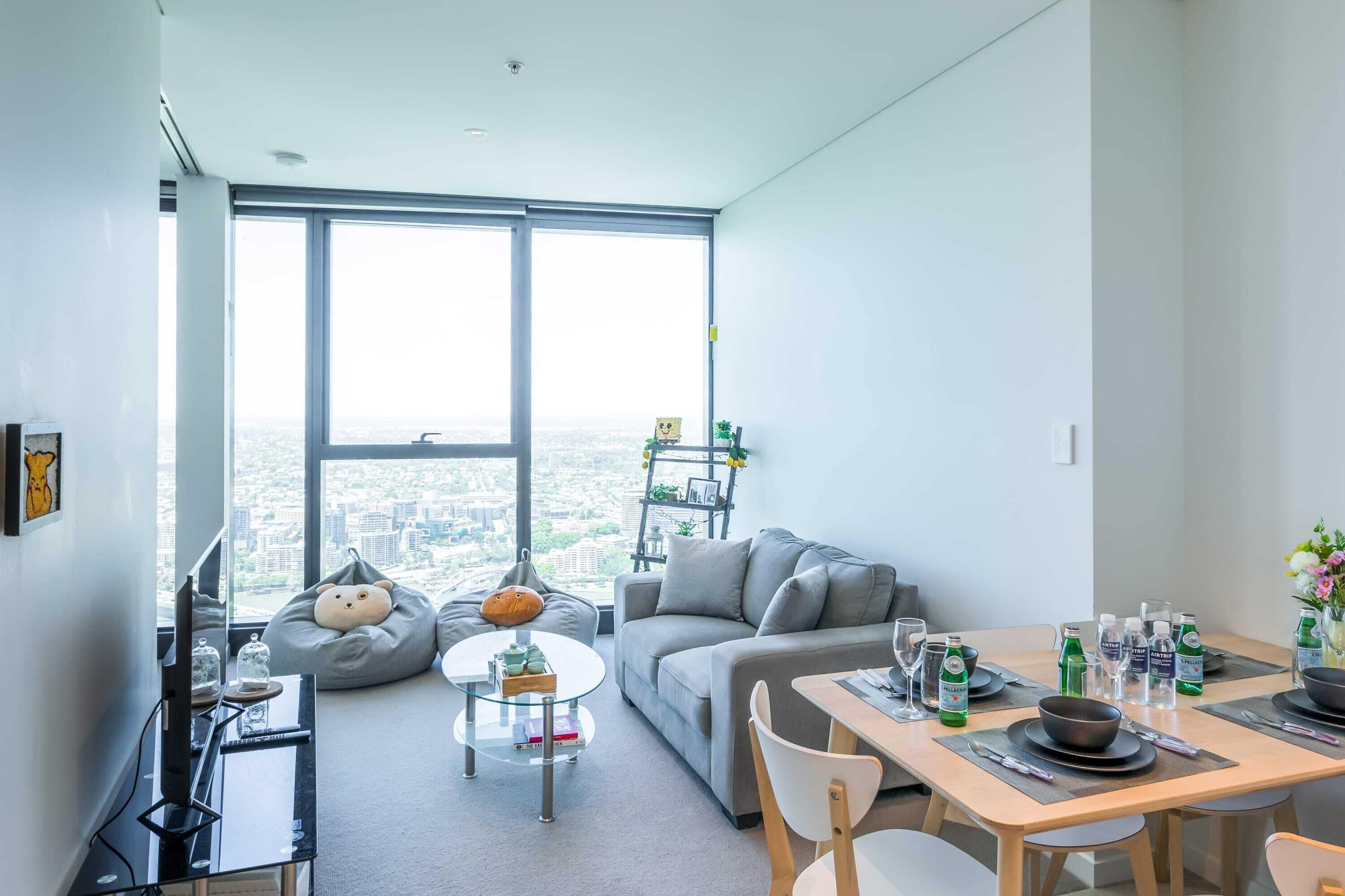 Cozy & Modern 2 Bedroom Apt With Parking and Pool!