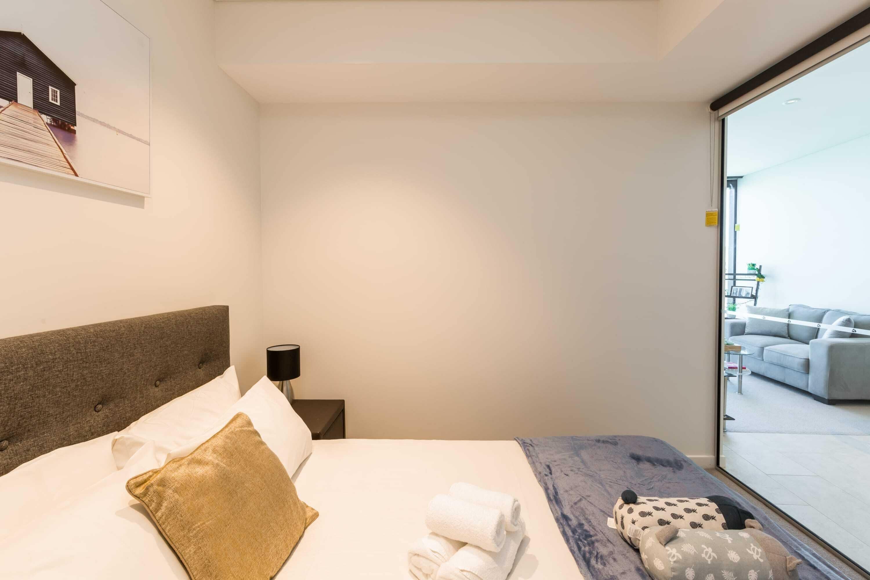 Cozy & Modern 2 Bedroom Apt With Parking and Pool!