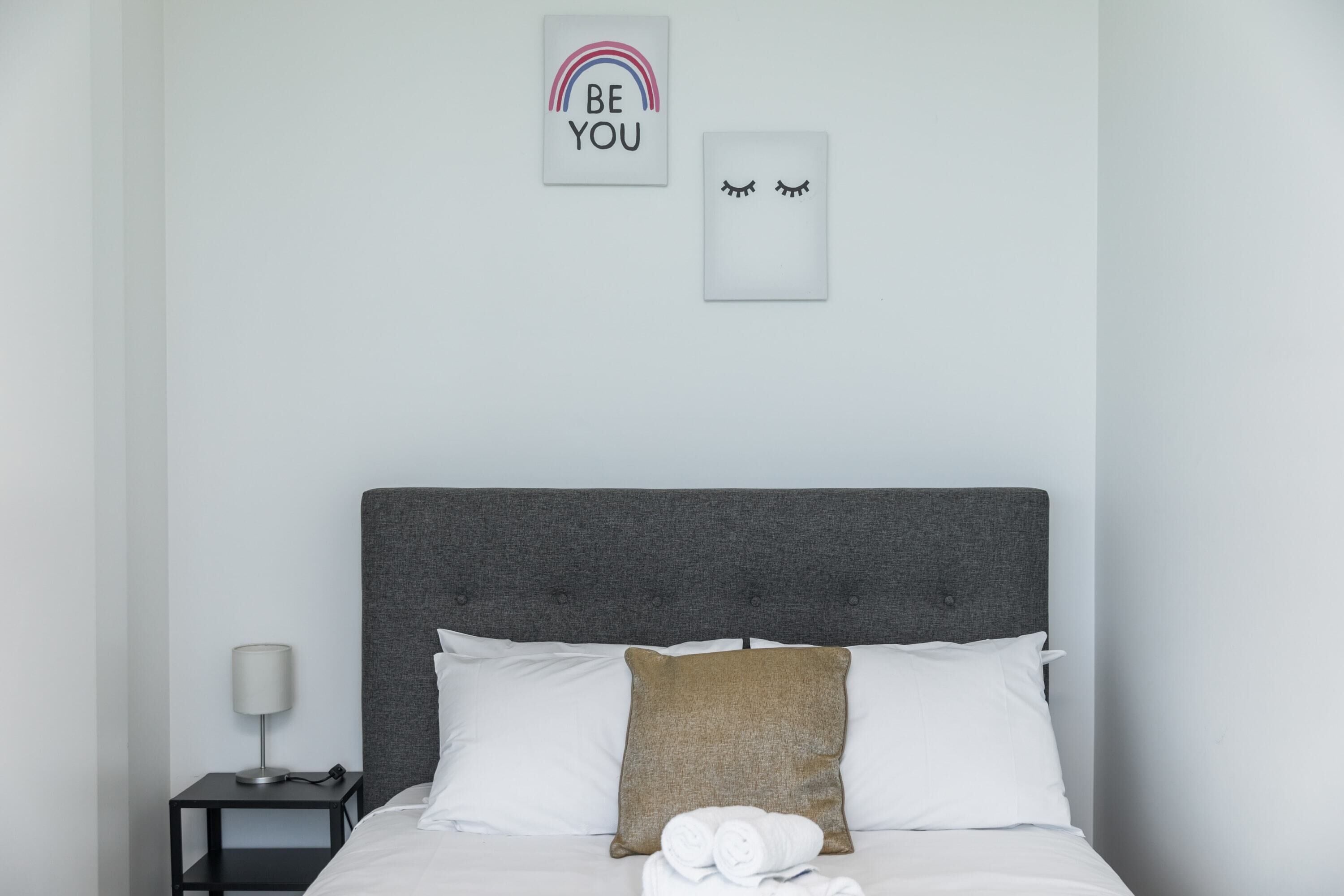 Cozy & Modern 2 Bedroom Apt With Parking and Pool!