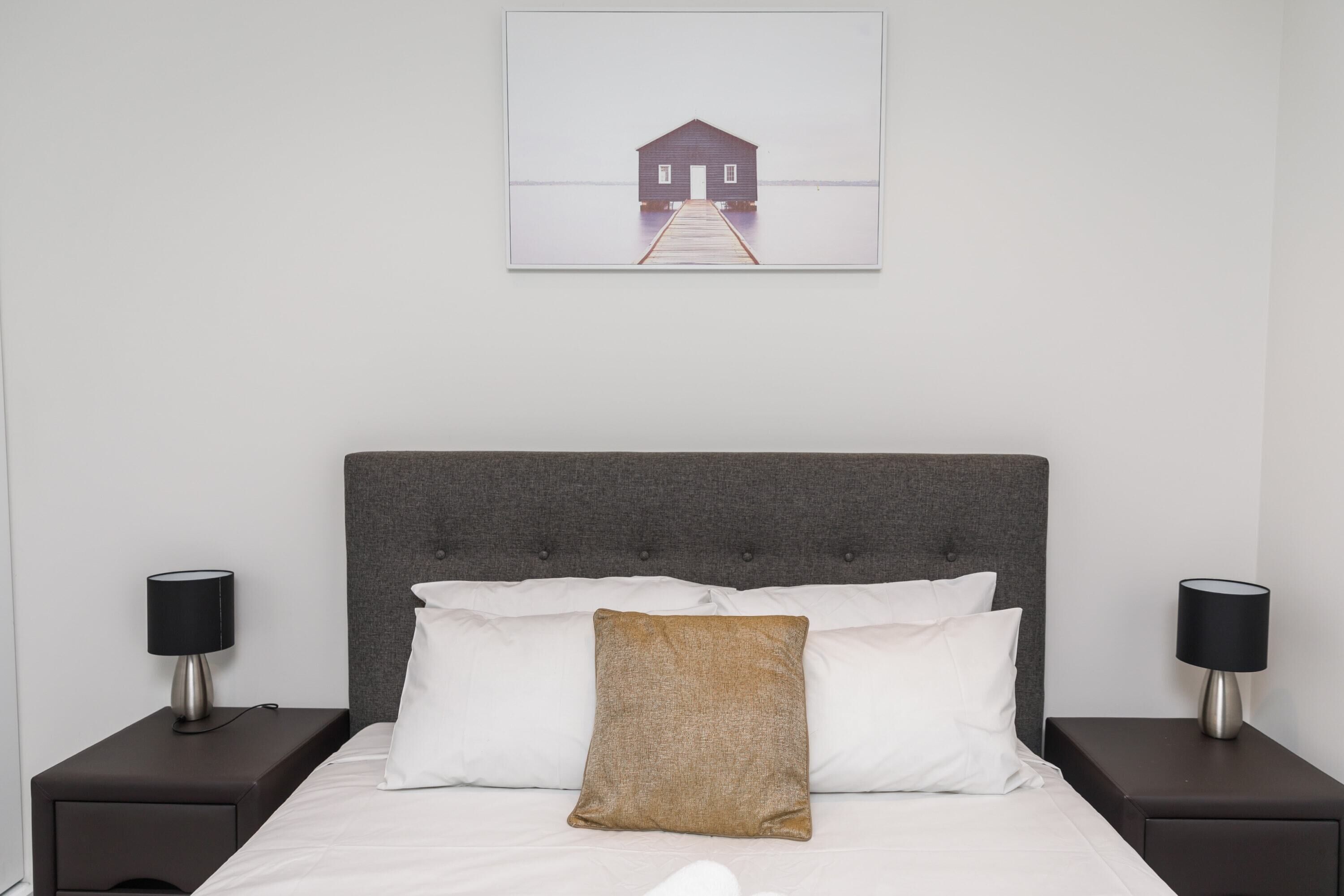 Cozy & Modern 2 Bedroom Apt With Parking and Pool!